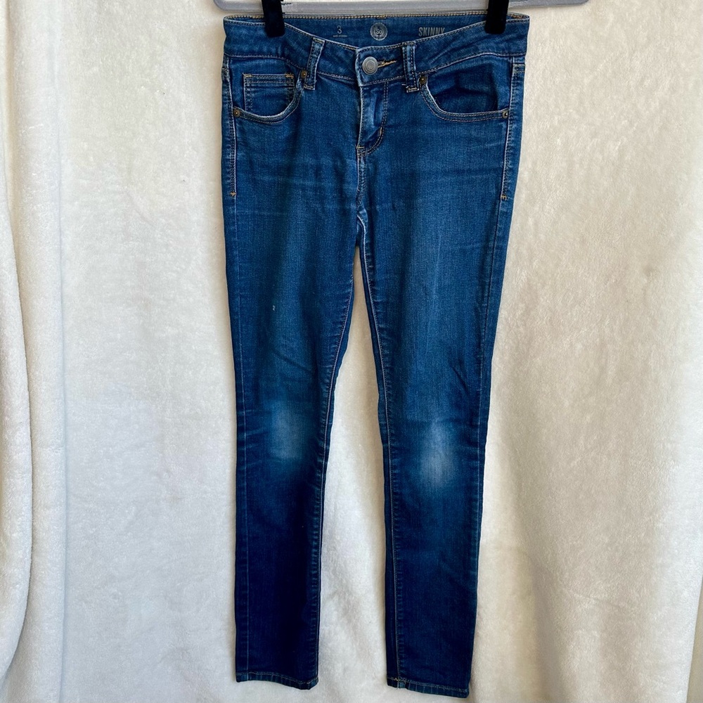 SO Juniors Low Rise Skinny Jeans Size 3 Medium Wash Stretch Denim